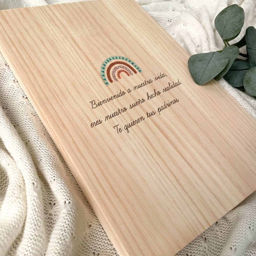 Natalicio de madera personalizado diseño Arcoiris 2 - regalo de nacimiento para bebé - detalle grabado en madera